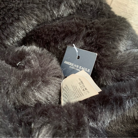 NWT American Eagle faux fur scarf black one size - Picture 2 of 5